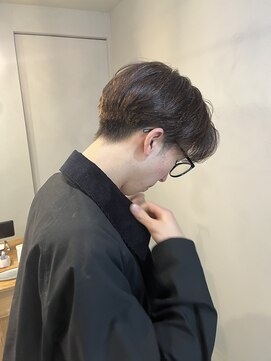 トイロ(toiro) スッキリ刈り上げ◎センターパート