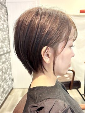 シフトヘア 耳かけショート