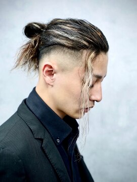 クロム トウキョウ ザ バーバーアルト 神保町店(CHROM TOKYO the Barber ALT) スキンフェードxマンバン