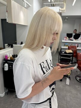 エゴル ナゴヤサカエ(ENGOL NAGOYA SAKAE) ホワイトカラー