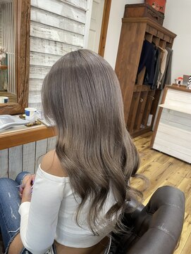 アンド ティグル クマモト(&.TIGRE KUMAMOTO) シルバーベージュ ブリーチあり