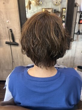 プラメーラ(PRAMEERA) グレイカラー、ショートスタイル