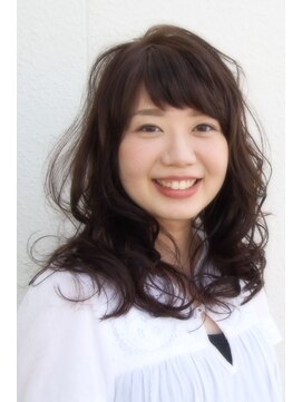 レーヴ バイ ヘアメイクカリス(reve by Hair make Charis) ふんわりAラインミディアムウエーブ