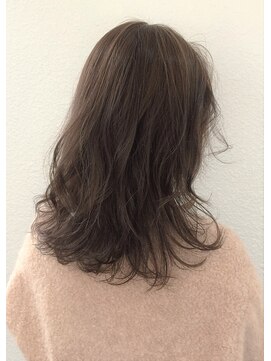 ネオリーブ クタ 町田店(Neolive kuta) 【町田　Neolive kuta】ハイライトグレージュ×ミディアム