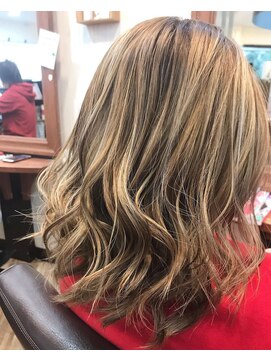 カルフール 草加本店(Carrefour) アッシュベージュハイライト