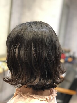 クシュ 所沢東口店(kusyu...) カーキグレージュマッシュショートボブフェザーバングヘナ(所沢)