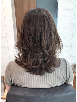 ブルック(BROOK) 大人女子のハイライトセミミディアムルーズレイヤー　千歳烏山