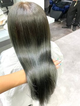 ロア 中目黒(loa) レイヤーロング/グレーベージュ/黒髪/前髪パーマ[中目黒]