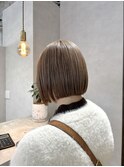 ベージュ×ボブ