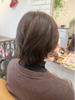 美容室リンウッドの写真/【川西能勢口から徒歩1分】白髪の悩み解決！しっかりカウンセリングと水素カラーで自然な印象に仕上げます*
