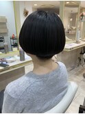 ツーブロックショート前下がり刈り上げ女子大人ハンサムショート