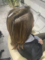 レヴリー(reverie)&nbsp;隠さず活かす脱白髪染め　ハイライト　白髪ぼかし