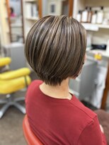 ヴィサージ(Visage)&nbsp;大人女性の上品ハイライト【ブリーチ×ショート】