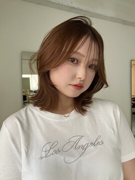 ヨーク(YOKE) ミディアムレイヤーくびれヘア顔周りカットヘーゼルベージュ