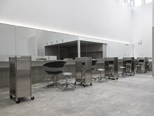 ブルースタジオ(BLEUE STUDIO.)の雰囲気（開放感のある広々とした落ち着きのある店内）