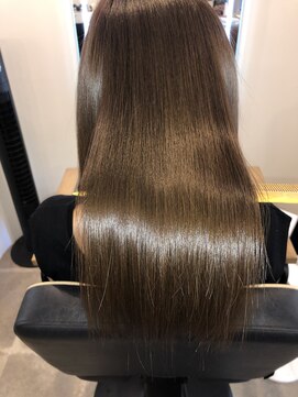 アールサロン アオヤマ(Rr SALON AOYAMA) プラチナミネコラストレート