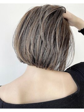 ノットバイベル 大宮(knot by belle) 首が綺麗に見えるボブ×ハイライトシルバーカラー 大宮