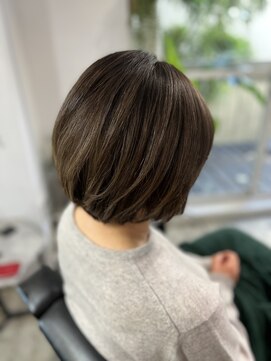 ツムグ 代官山店(TUMUGU) 30代40代50代小顔ショートボブ丸みショートアッシュブラック