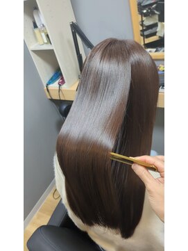 スリーク バイ ロイ 円町本店(sleek by roy) ケア剤しみ込む 髪質改善トリートメントカラー