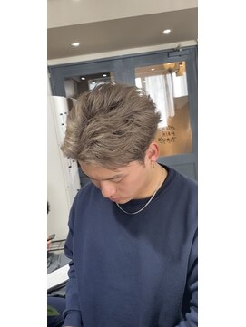 シェノン オム 梅田(CHAINON HOMME) MEN'S HAIR/ハイトーン/フェザーショート/センターパート