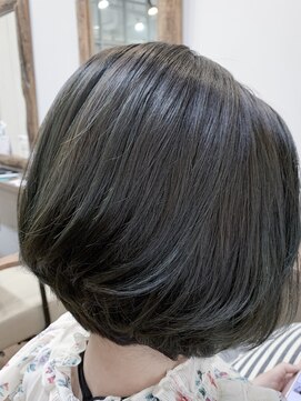 ハロ 蕨(HALO) ブルーショートボブ