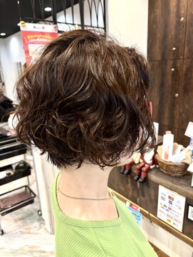 リノナ(Linona) ロングショートワンカールパーマカーキグレージュ前髪錦糸町