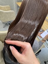 【4】髪質改善トリートメントとセットでうるツヤ髪に