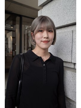 ナビッジ(NABIGE) ハイトーンシルバーのボブ