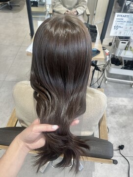 オリーブグレージュ