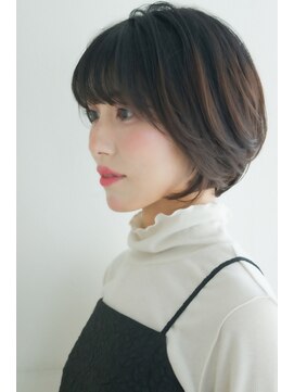 綺麗にまとまる！丸みショートヘア