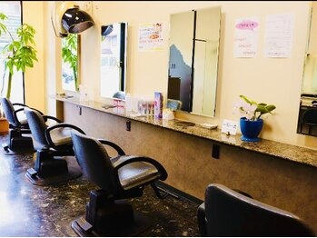 ヒサ(HISA)の写真/【香里園】髪質改善や白髪ぼかしもお任せ◎大人女性に寄り添う丁寧なカウンセリングが人気のサロンです。