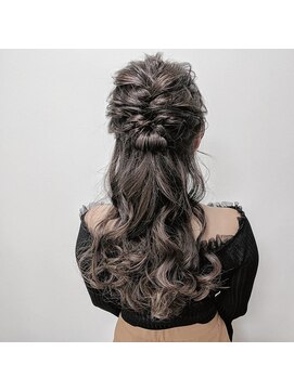 リジー(Litzy) ゆるっとハーフアップ