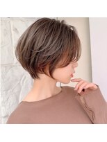 シェノン(hair make CHAINON) ショートレイヤー×耳かけ×グレージュカラー