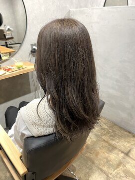 メゾンウィット(Maison Wit) オリーブベージュカラー