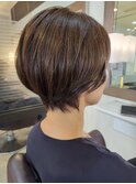 耳かけショートボブ　絶壁解消ヘア　クビレショート