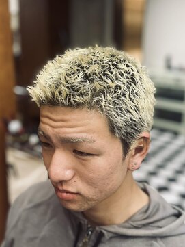 フランクス バーバー ウエストトウキョウ 吉祥寺店(FRANK’S BARBER WEST TOKYO) スパイキーショートブルーブラックフェザーパーマサーフカール