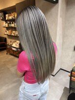 サニー 渋谷(SUNNY)&nbsp;バレイヤージュ、ハイライト、レイヤーロング、グレーベージュ