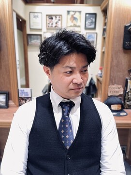 フォーコーナーズ(Four Corners) 大人スキンフェードツーブロック刈り上げマンバン30代40代