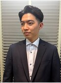 大人/メンズ/刈り上げ/ツーブロック/センターパート／黒髪