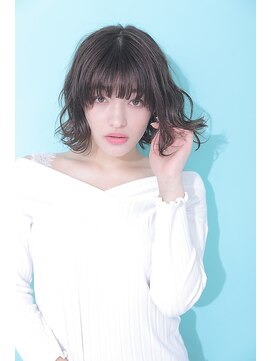 ジーナ 梅田(Zina) Ｚｉｎａ.グレージュ外はね切りっぱなしボブ