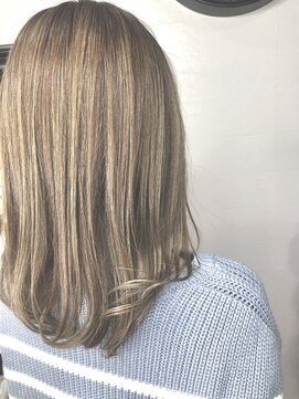 リベル(rebelle) ベージュカラー☆