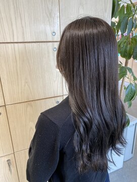 アドラーブル 万代店 (adorable) 【艶感暗髪】暗めグレージュ 韓国風ロング 10代20代