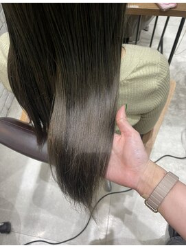 フェリア 渋谷(Feria) 【Feria 渋谷】ブリーチ履歴あり×くすみブラウン "Tsuyuki"