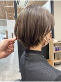 似合わせ小顔カット透明感アッシュ前下がり耳掛け丸みボブ