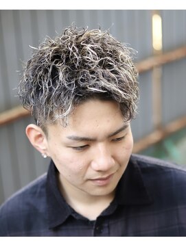 フリークバーバーショップ 河原町三条店(FREAK BARBER SHOP) スペインカール/スパイキーショート/フェザーパーマ/河原町三条S