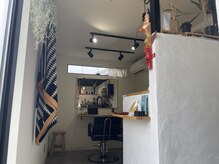 トナリ(tonari)の雰囲気（内観　セット面）