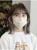 グレージュ切りっぱなしボブ前髪ありミニボブミルクティベージュ
