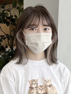 アム(am) グレージュ切りっぱなしボブ前髪ありミニボブミルクティベージュ