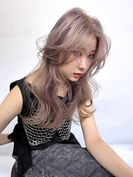 テイ(tei)の写真/"トレンド性×似合わせ"をコンセプトに豊富なカラーバリエーションからあなただけのイロを提案。