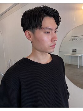 メゾンアメリナンバーツー(Maison Amelie N°2) 黒髪センターパート